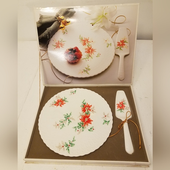 Mikasa Bone China Poinsettia Cake Platter & Serveware 11" - Picture 1 of 12